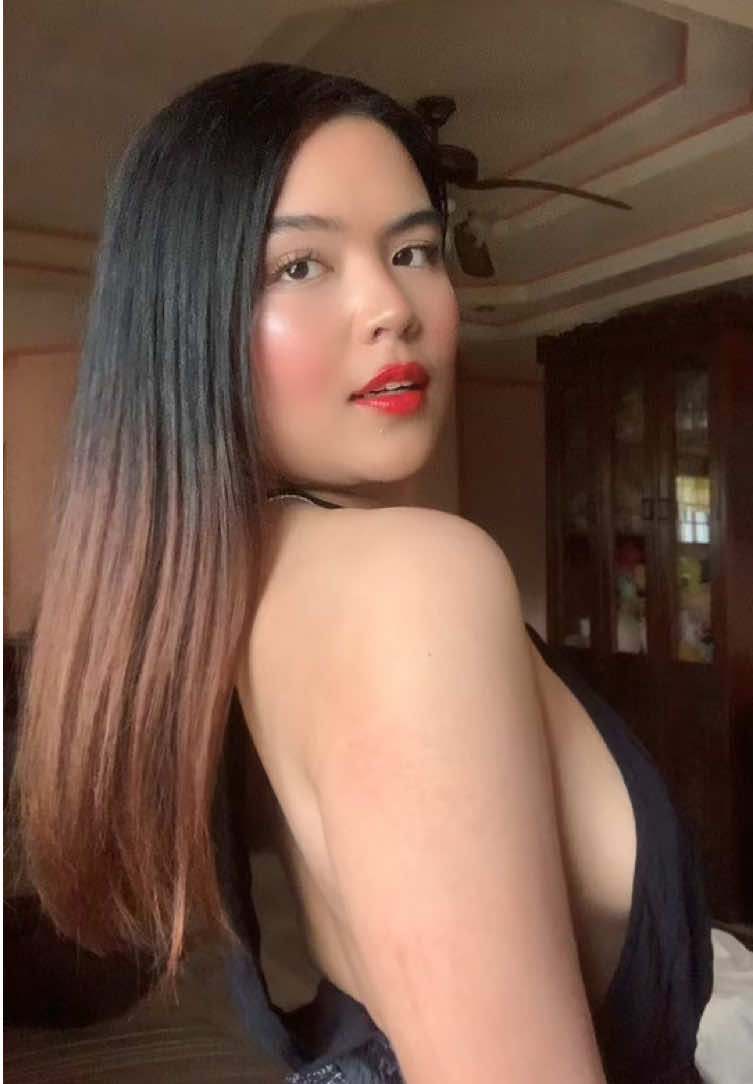 Using Body Tape from @BOOMBA 🫶 Buy yours now! Use my promo code: “ELENAMAE41210” to get a 10% discount on your purchase. #boomba #boombaofficial https://www.getboomba.com/discount/ELENAMAE41210