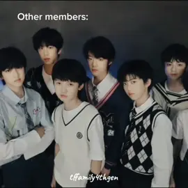 Hamber is very cute and his pose is different from his friend😆🧸💗 #zhangguiyuan #zhanghanrui #zhangyiran #yanghanbo #fuziming #wanghao #wangjunxi #zhangzhongyu #tf家族练习生🤴🌷 #tffamily_4th_generation #fyp 