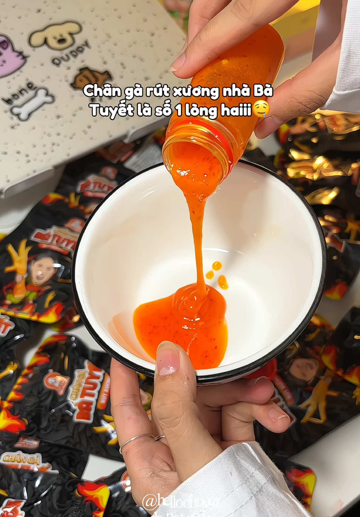 T ghiền cái nước sốt hơn chân gà nữa bâyy:)) hỏng lẻ giờ kêu bà Tuyết mở bán nước sốt không ta🤣#ancungbatuyet #changarutxuong #food#anvat#diyereview #hellodituyet #unbox #xh #anngonmoingay #xuhuong 
