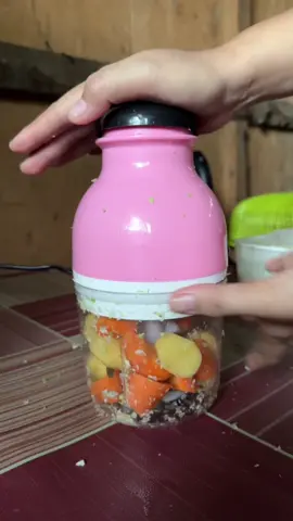 Kung naghahanap kayk ng mura peru ang tibay ng quality na food processor, ito na yung orderin niyo! 200 plus pesos lang!! #foodprocessor #babyfoodprocessor #foodblender #fyp 