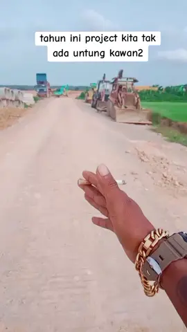 tahun ini project kita tak ada untung adik #operator_excavator #lorihantumalaysia #unclekulukulu #fypviralvideotiktok🖤 #kulukkulukviralsound 