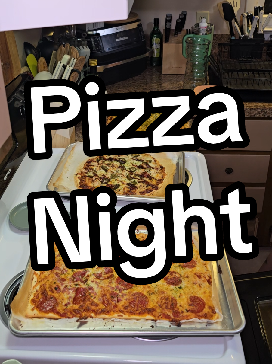 I'm not a regular mom, I'm a cool mom! 😎🍕 #Pizza #Dinner #DinnerIdeas #Cooking #CookWithMe 