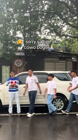 kaya gini kan outfit orang bogor #outfit #fyp #bogor #kotahujan 