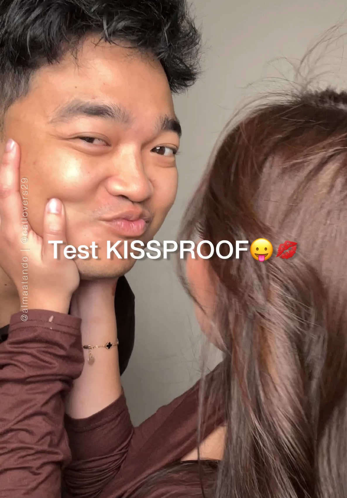 Ini bukan test kissproofffff tapi KI55PROOOOOOOF💋🙏🏻 #almanaxbuaran azarinelipstick #oneswipelock  #lipmatte #lipstickmatte