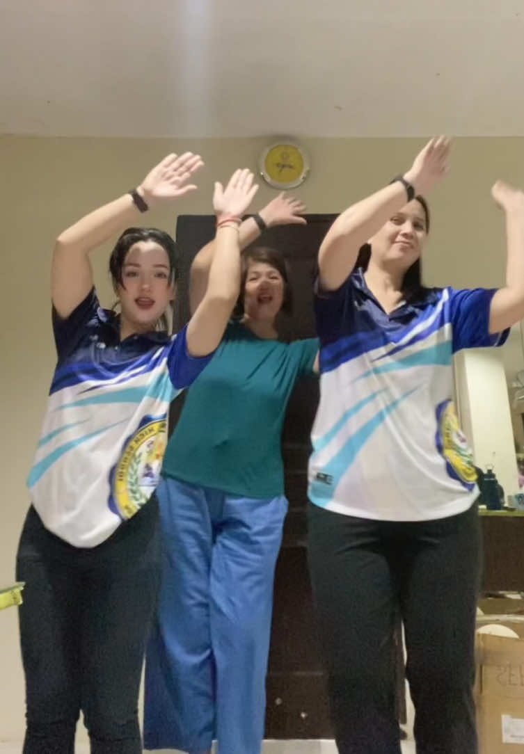 Happy Friday! #teachersoftiktok #tiktoktrend #dancechallenge #fyp 