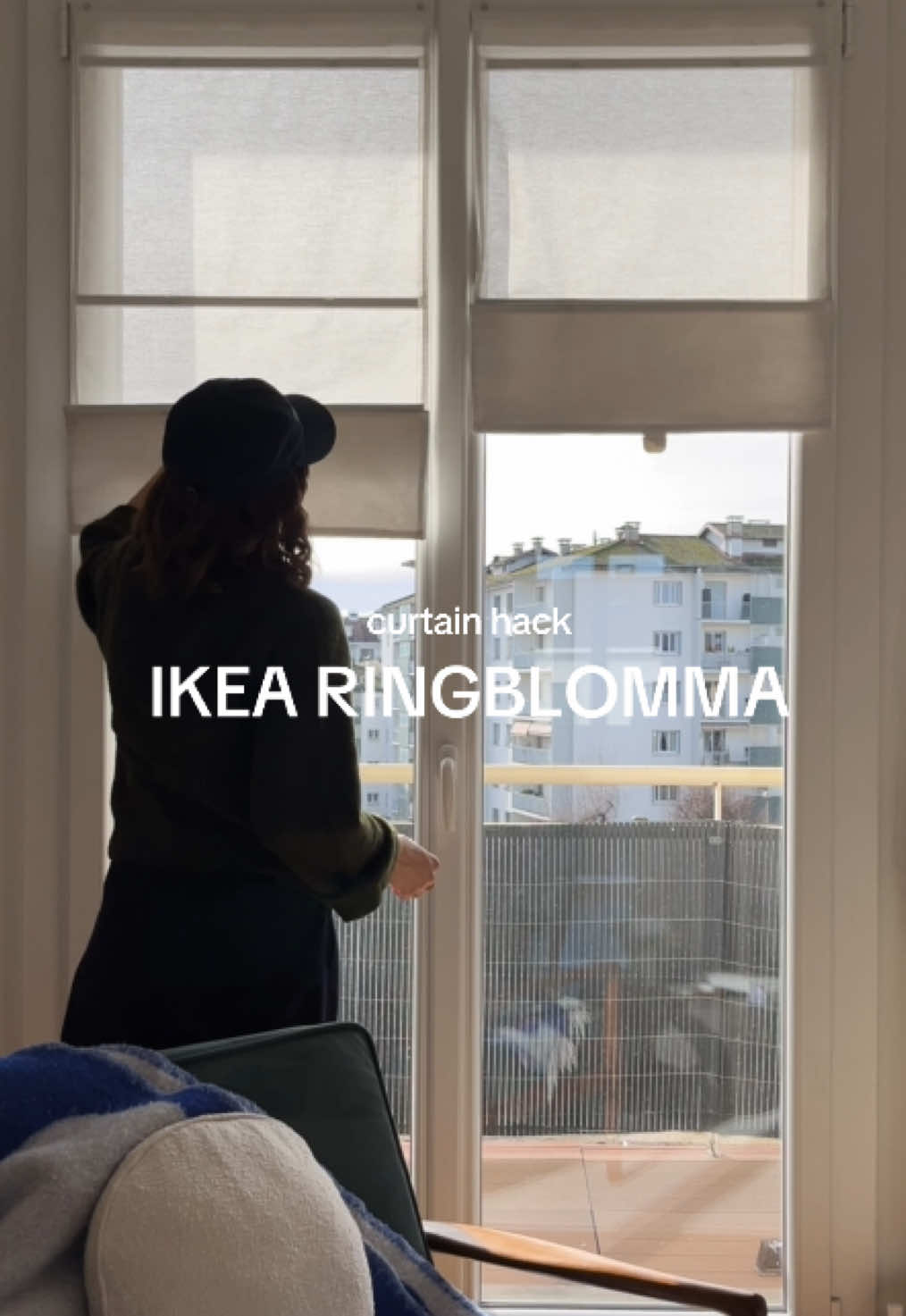 Ikea Ringblomma curtains + adhesif crochet are perfect if you want to save your walls 👌 #ikea #ikeahack #homedecor #interiordecor #homeinspo #interiordesign #colorfulhome #ikeafinds 