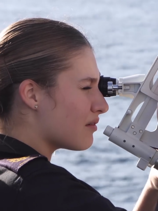 Kegiatan Princess Leonor bersama teman-temanya diatas kapal Juan Sebstian de Elcano selama berlayar🚢 🗓 31 Januari 2025 IG Kerajaan🇪🇦 #princessleonor #futurequeenofspain #leonordeborbon #military #navy 