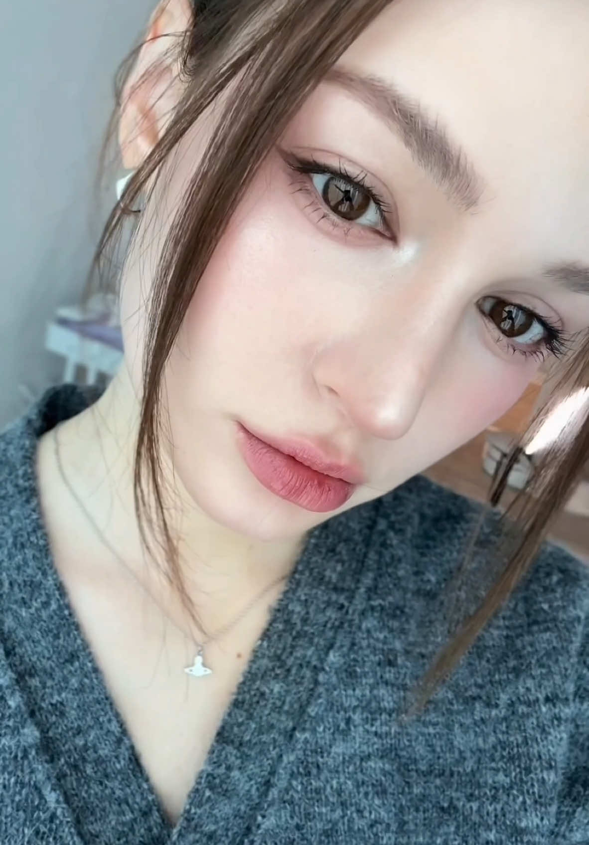 Real-Life filter makeup 💄  #makeup #nofilter Products used: - Fenty Beauty  Hydrating Longwear Foundation + Etude House Nymph Aura volumer primer - BeautyBomb contouring stick - Clinique Black Honey lipstick - Peripera Speedy Brow mascara # 05 - Naming blush # pillow - Flower knows  **Highlighting & Blush Duo Powder # 01 - Flower Knows Little Angel 9-Color Eyeshadow Palette - Dear Dahlia Skin Luminous Highlighter # bliss beige - lips : Clinique Black Honey+ YSL Candy glaze # 03