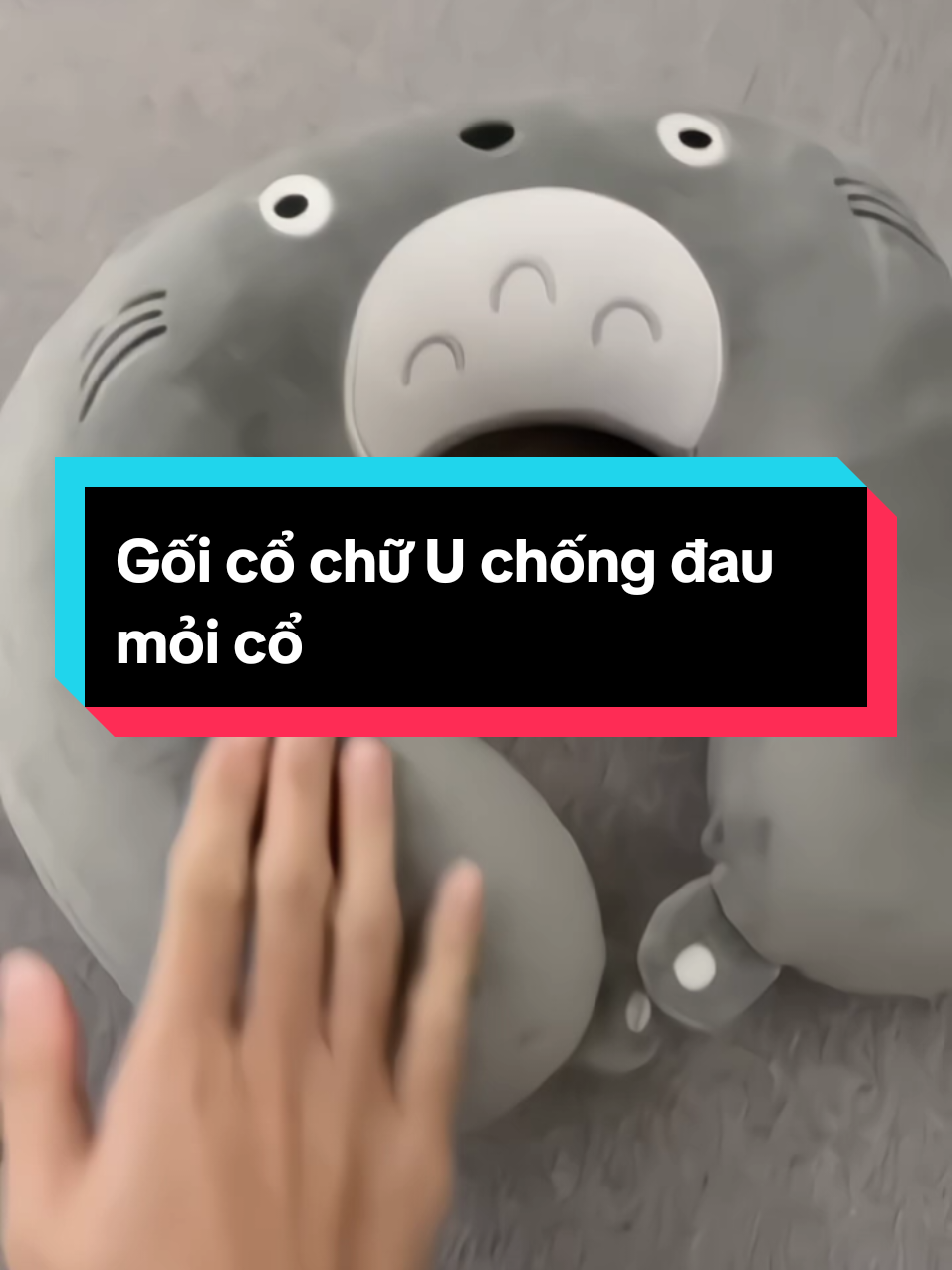 Gối cổ chữ U chống đau mỏi cổ #goituadauoto #goituadau #goituadauxehoi #goichuu #muataitiktokshop #xuhuong 