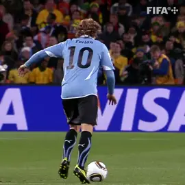 Forlán na Copa de 2010. 💥🇺🇾 #Forlán #Copa2010 #Uruguai #Golaço #HistóriaDoFutebol #Lenda #FutebolArte #Mito #Jabulani