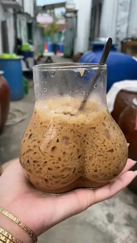 Cà phê sữa ngon nè 😍😋#lythuytinh #xuhuong #lydocla 