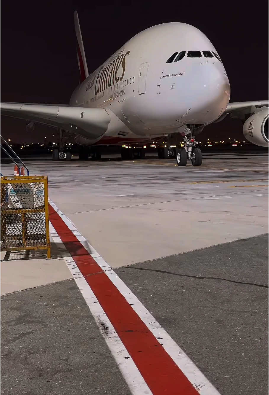 Emirates A380 Parking 🅿️✈️❤️ #emirates #emiratesairlines #dxb #dxb_official #fyp #fypsounds #viral_video #100k #foryoustudio #unfreezemyacount #deartiktokteamdontunderviewmyvideos #uktiktok #emiratesairline5 @TikTok UK @tiktok creators @TikTok @Emirates 