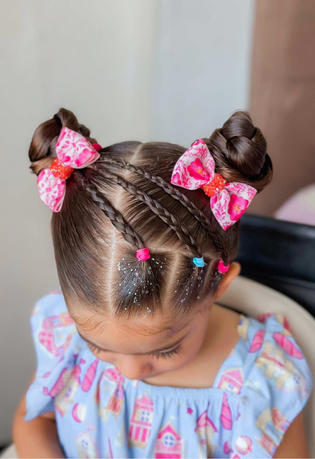 Penteado infantil fácil e fofo 🎀 . . . . . . . . #penteadoinfantil #penteadosfaceis #peinados #maedemenina #penteadovoltaasaulas #vaiprofy #penteados 