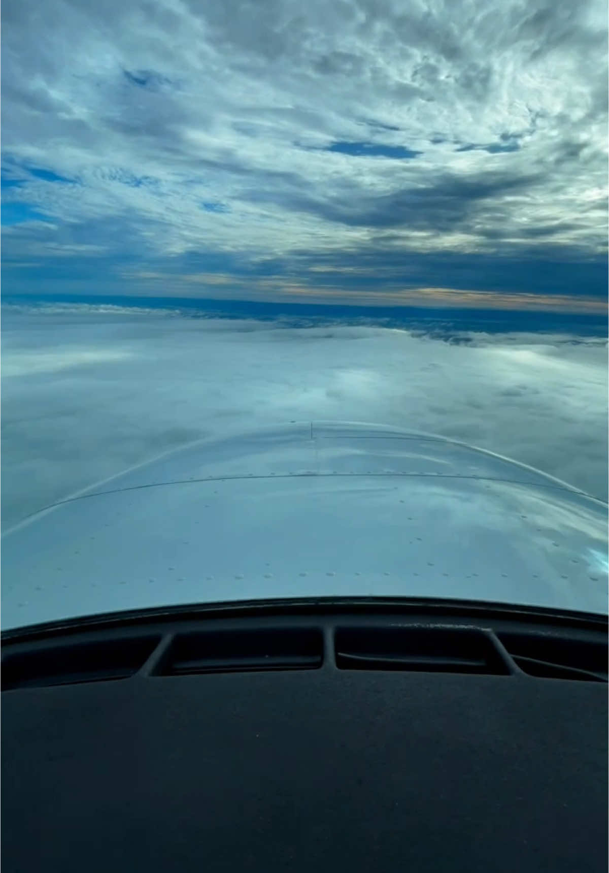 TimeLapse Beechcraft Baron B58  #aviation #aviationlovers #aviationdaily #pilot #aviationtiktok #beechcraft #fly #beechbaron #cockpit #sky #b58 #cockpitview✈️ #aviationlife #trendingvideo #viral_video #tik_tok 