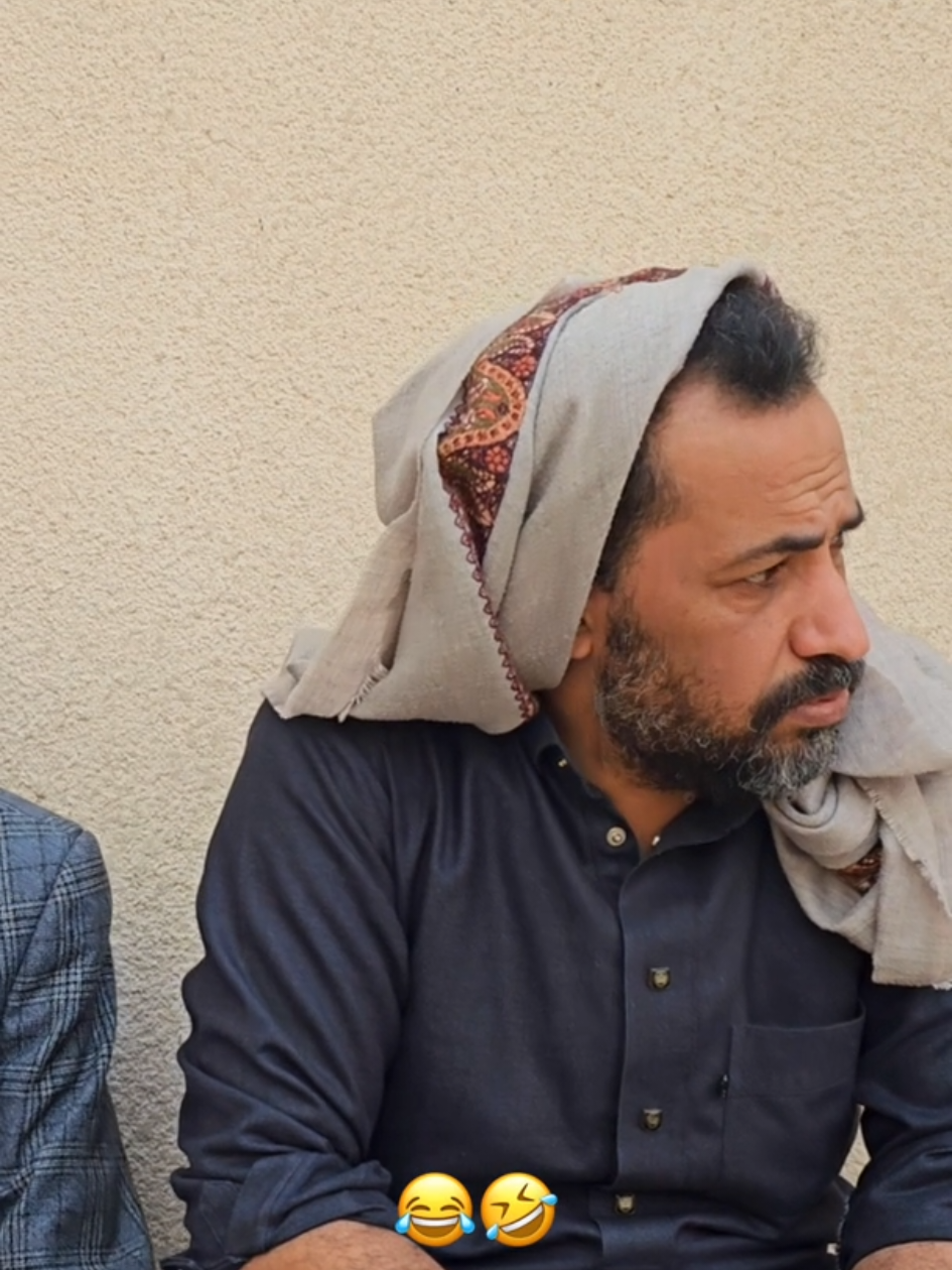 بعض الناس لوما يكونوا حراف 😂😂 #اكسبلور #اكسبلور_تيك_توك_المشاهير #اضحك #احمد_حجر_وقيص #نكت #زبج_يمني #😂 😂