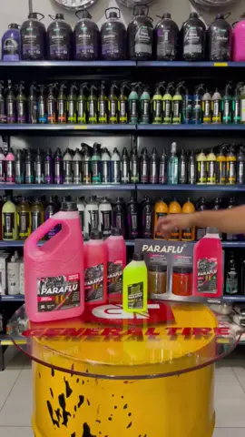 O aditivo Paraflu é essencial para a proteção e eficiência do sistema de arrefecimento do veículo. Ele oferece vários benefícios, como: 1. Proteção contra corrosão – Evita a oxidação de componentes metálicos do sistema de arrefecimento, como radiador, bomba d’água e mangueiras. 2. Controle de temperatura – Mantém o motor na temperatura ideal, evitando superaquecimento ou congelamento. 3. Prevenção contra cavitação – Reduz a formação de bolhas de ar e danos internos nas peças do sistema. 4. Lubrificação da bomba d’água – Ajuda a prolongar a vida útil dessa peça fundamental. 5. Maior durabilidade do líquido de arrefecimento – Evita a degradação prematura da água no sistema. O uso do aditivo correto, na proporção recomendada pelo fabricante, é fundamental para garantir o bom funcionamento do motor e evitar custos elevados com manutenção. #dicasautomotivas #paraflu #radiador #oficina #autocenter 