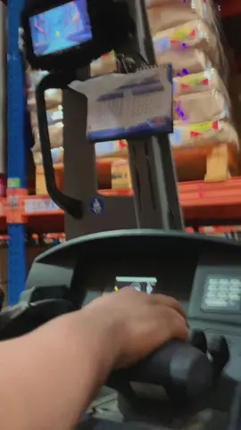 Reachtruck racing.😋🤣 #forkliftreactruck #fyp #nganjuk24jam 