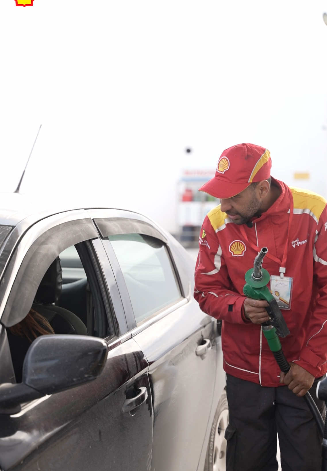 كي تجيك cliente وتعمل روحها مش لهنا 😂!🚗 #shellkorba #fypシ゚ #foryoupage #shellstation #station #kiosque#korba #tunisia🇹🇳 #foryou #funny #humor #viralreels #trendy #station #humoristique 