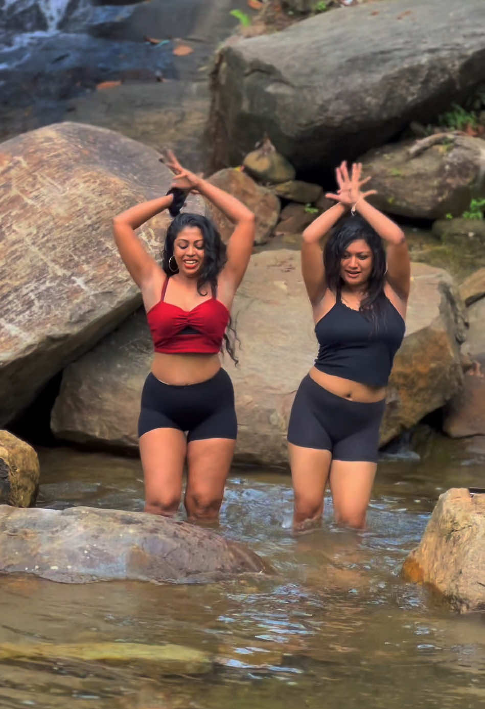 අයෙ කොහෙවත් කවුරැත් නොකරපු එකක් හොදෙ එක නමි🫣🫣🫣 @Imalsha Madushani777 @_swestra_ #dance #reels #Trending #100k 