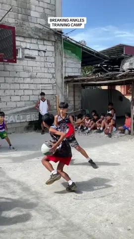 Last set #coach #basketballtraining #fyppppppppppppppppppppppp #breakinganklestrainingcamp #onestepatatime #YourFutureStartsHere #bball #breakingankles 