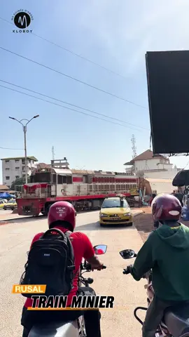 Le train minier RUSAL dans les rue de Conakry #guineenne224🇬🇳 #tiktokguinee224🇬🇳 #conakryguinea🇬🇳🇬🇳🇬🇳 #guinee🇬🇳 #viral 