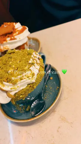Biscoff and Pistachio hot chocolates to finish an afternoon in Liverpool, absolute dream 😍  #antoniettaliverpool  #pistachio #pistacchiolovers #pistachiohotchocolate #biscoff #hotchocolate #pistachiosauce 