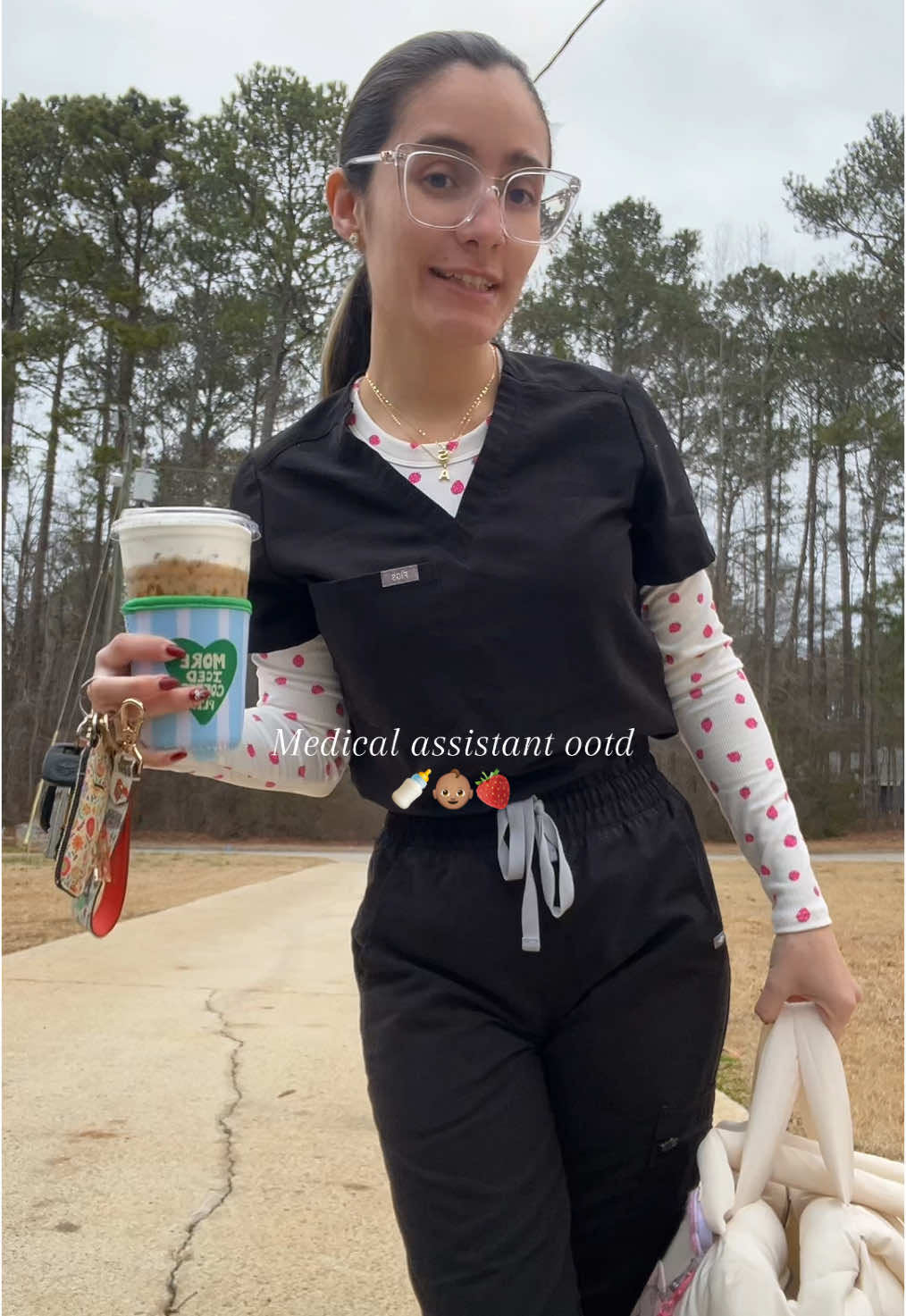 Happy Friday 🌸🍼👶🏽 @wearfigs @Nicohl Studios LLC  #friday#fyp#figsscrubs#coozie#pink#walmartfinds#coffee#medicalassistant#medicalassistantlife#outfitoftheday#scrubslife#figs#onclouds#workbag#latinacontentcreator#latinaproud#healthcare#healthcareworker#peds 
