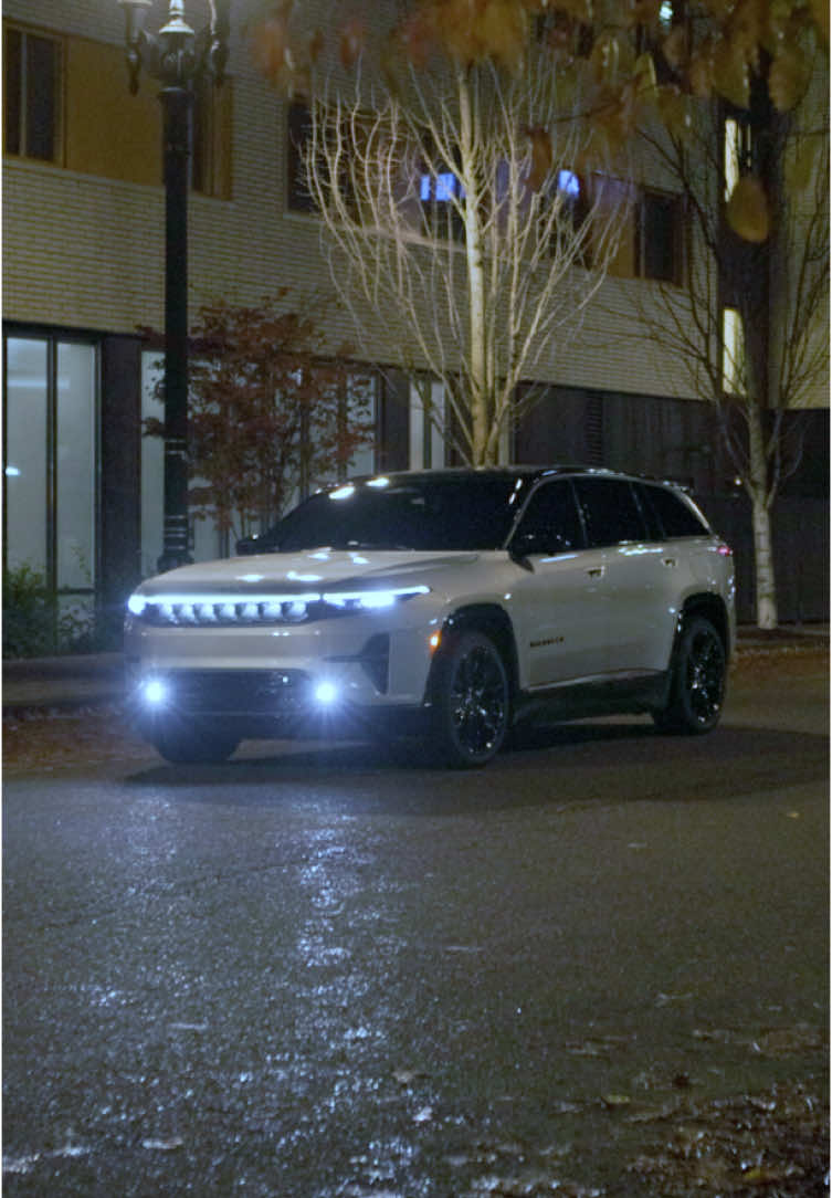 Charged up for the concrete jungle ⚡️ #Jeep #JeepLife #JeepLove #JeepWagoneer #WagoneerS #EV #fyp