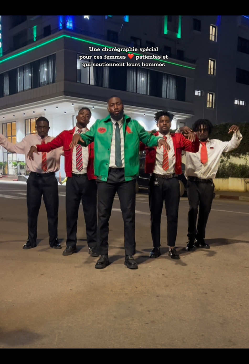 Une chorégraphie spécial pour ces femmes ❤️ pour ces femmes patientes et qui soutiennent leurs hommes      Avec ma famille : @ebene offishal @Drigue Matip @KIBONG ADOUBE @Yvan-Ob 237 @Sama ébène    Music: @Wizdom OG - patienté   Habillé par @Extreme Vetements™️   📹: @Thierry | Multipassioné     #moctarthedancer  #loveyou #patient 