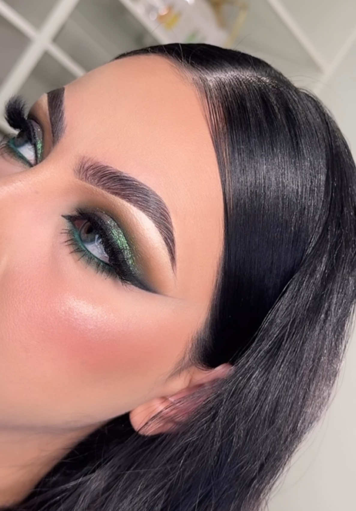 Exciting news! I’m now offering online 1-on-1 makeup sessions! Can’t wait to share all the tips and tricks I’ve learned over the years to help you level up your makeup game! Please reach out to me by email or message me on IG.