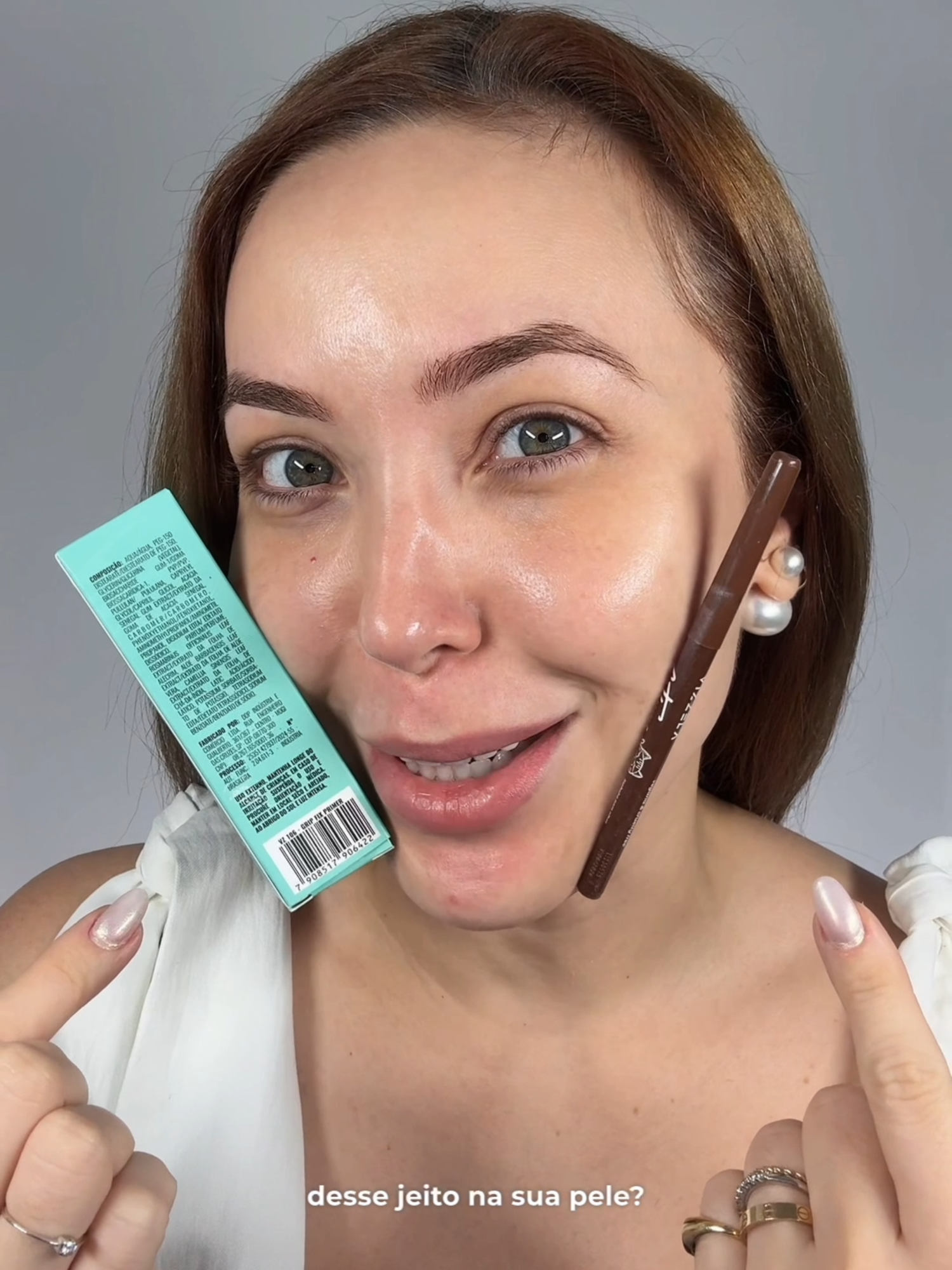 Sim, migx! Agora nós temos o produto que vai COLAR a base na sua pele: o Primer Grip Fix da @vizzelaoficial! ♥️ Com o amado efeito cola, ele também hidrata, tem fitoextratos e é livre de silicones! Perfeição demais! @marianarosasof  #vizzela #makeup #BeautyTok #makeupvegan #panda #grip #primer #gripfixprimer #dolphinskin