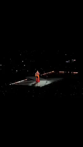 Part 1 | Glitch x everything has changed Lyon night 2 @Taylor Swift #erastour #theerastour #taylorswift #eras_tour_lyon #taylorswifterastour #theerastourfrance #acousticset #fyp #theerastourlyon #glitch #taylorswiftglitch #taylorswiftedit #midnightstaylorswift #theerastourlyonnight2