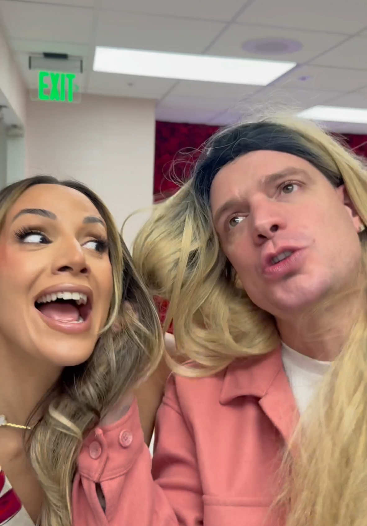 - - Experimento social : Etiqueta a tu hermana ya y coméntale “Cállate tú” verás que no podrá dejar de responderte 😂 @gretel jardon 