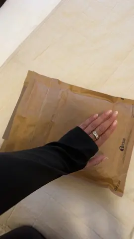 hey girl whats up with this :/ @skims @kimkardashian