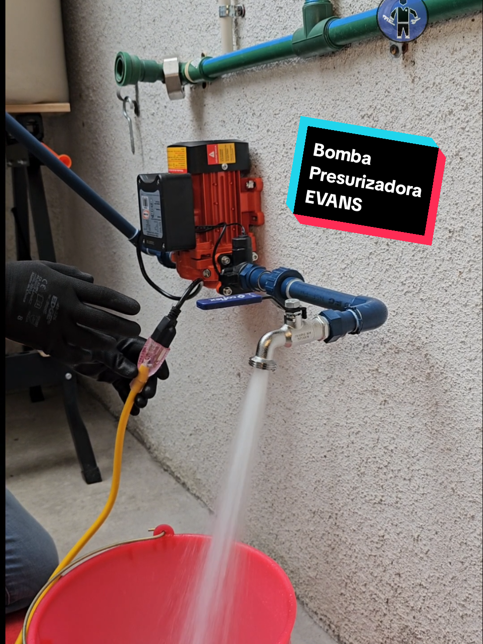 El mejor Video para aumentar la Presión del Agua / Instala una Bomba Presurizadora inteligente  / Recuerda que dependiendo la potencia podra abastecer cierto número de servicios de agua / Esta es de 200w para 2 servicios simultáneos #plomeria #federalplumbing #tutorial #bombapresurizadora #Regadera #boiler 