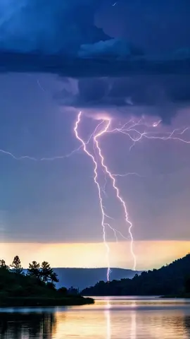 ⚡🌩 Epic Lightning Live Wallpaper! Nature's Power Captured in One Shot! 🔥🌪 #wallpaper #lightning #storm #nature #sky #power #thunder #live #nubes #clouds #nubes #screen #rain #truenos #catatumbo