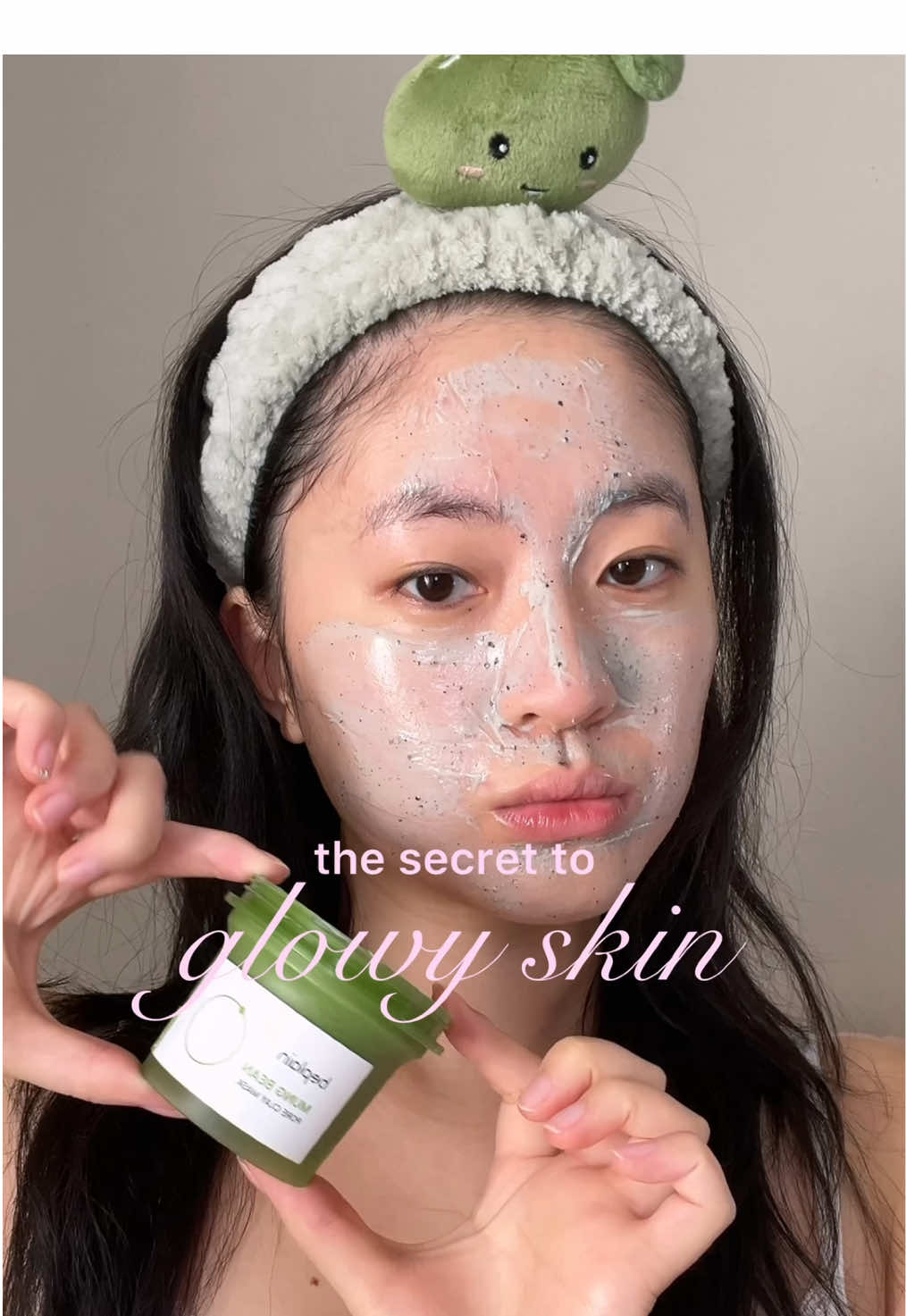 a mask that doesn’t dry cracked 🤭💗 @beplain.us this mung bean pore clay mask is one of the most hydrating face masks i’ve used and it doesn’t such an amazing job of gently exfoliating the skin! AD #beplain #beplainmungbean #kbeauty #koreanskincare #skincare #sensitiveskin #beplainus #beplainmask #skincaretok #skintok #koreanskincare #mungbean #claymask #beplainclaymask 