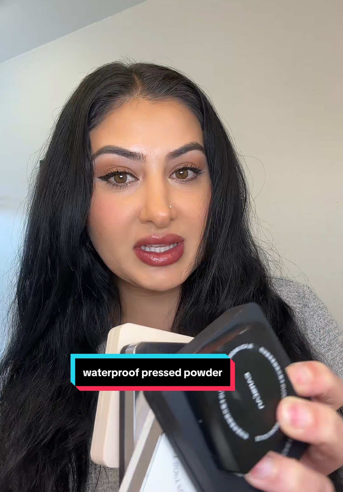a pressed powder that actually stays on all day & doesn’t look cakey! @carslan_us #carslan #carslanpressedpowder #waterproofmakeup #mua #makeup #makeupreview #vi #fyp 