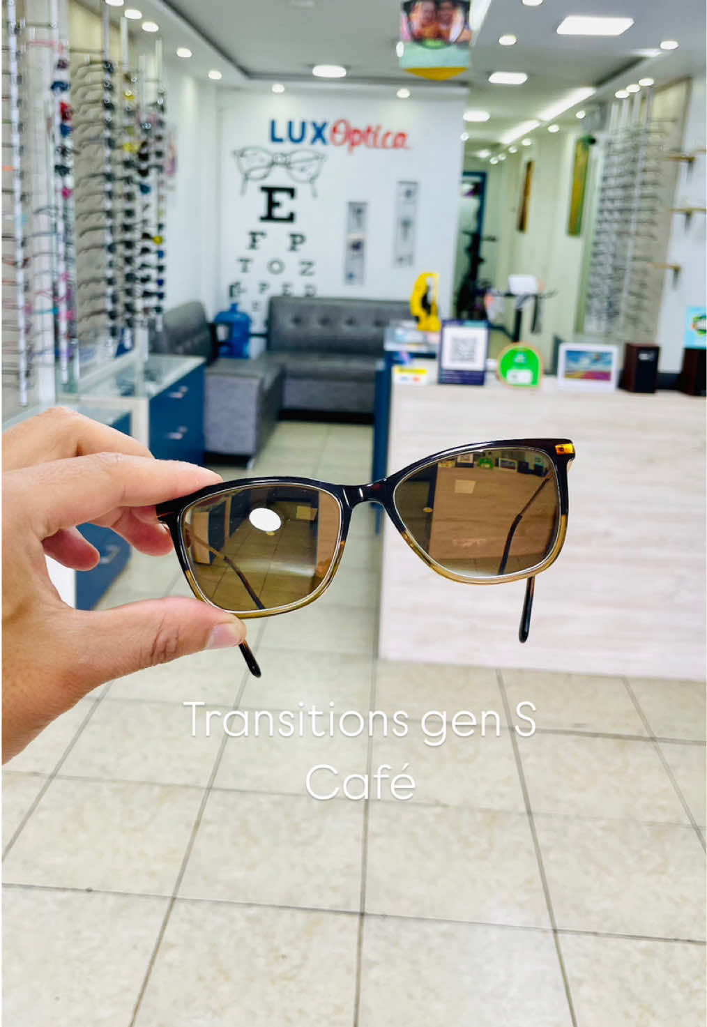 Personaliza tu estilo con lentes Transitions gen 🧬 S ahora disponibles en : ámbar - esmeralda - rubí - amatista - café - gris - verde 🤩.                    Luce genial con lo último en lentes inteligentes 👓                   Agenda tu cita hoy ‼️.                   Whatsaap 0984974756 #moda #tendencia #comprasonline #quito 