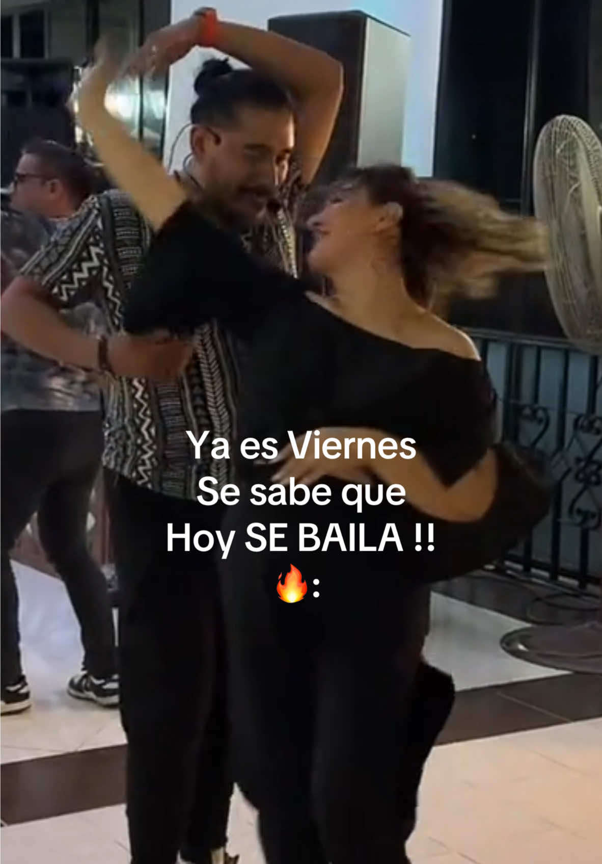 SE SABE QUE HOY SE #BAILA #SALSA #yosoydalia #yaesviernes #bailesocial #socialdance #nuncatedireadios