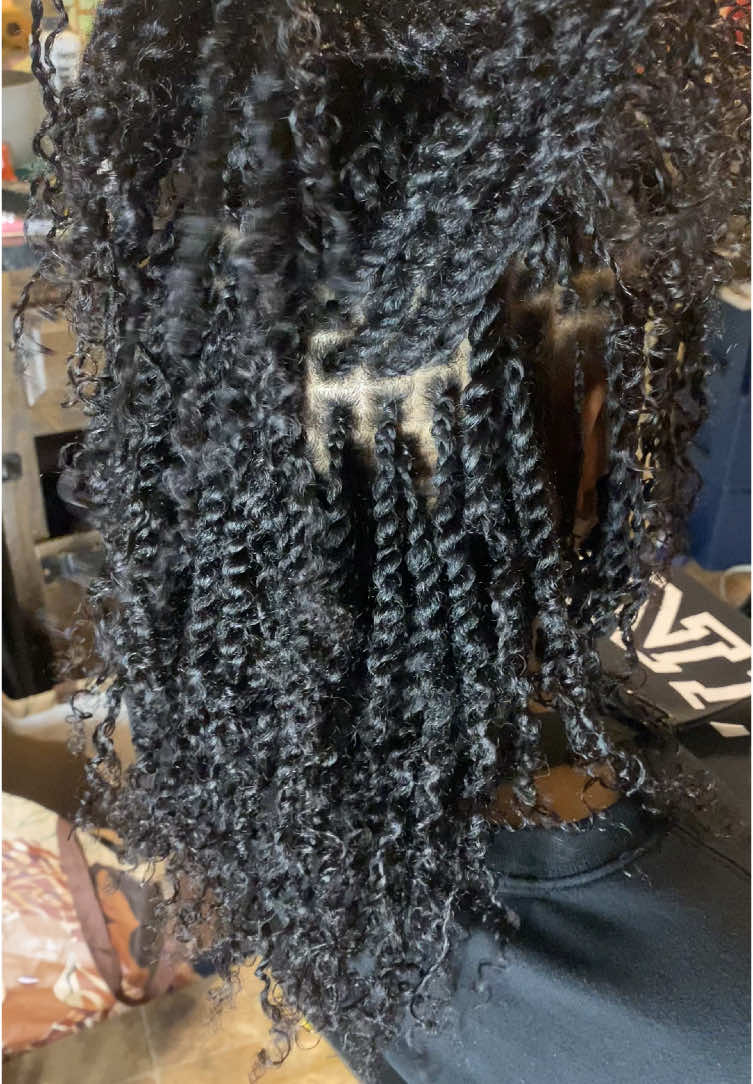Human hair mini twist ✌🏾 #qvrhair #2strandtwist #naturalhair #curls #hairtok #twostrandtwist #minitwists 