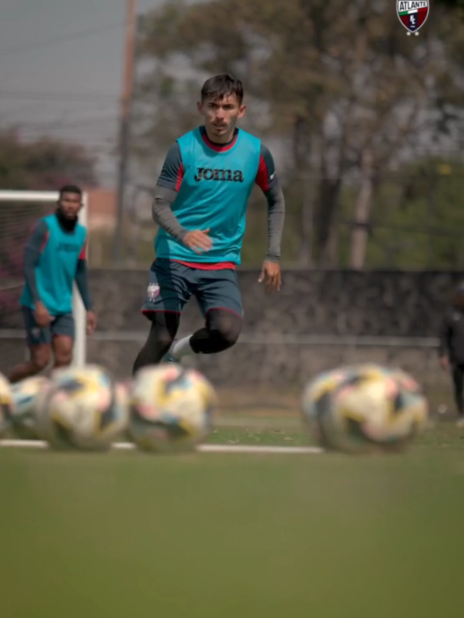 ¡Así nos preparamos para nuestro partido frente a Venados! #SerAtlante  #PotrosDeHierro #FutbolMexicano  #futboltiktok  #ligadeexpansion 