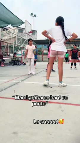 Mi niñaaaaaa hermosa 🤩 #humor #miniñabonita #voley #deportesentiktok #mamaehija 