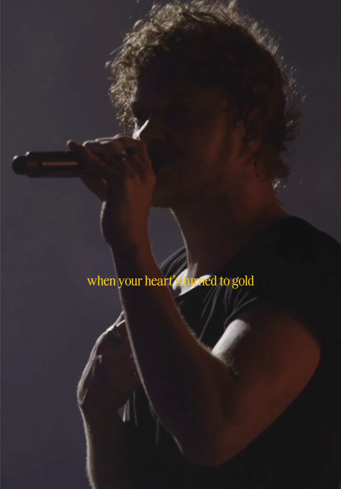 Gold ⚜️ (live from the S+M tour) Reflections out 2/21 🖤 #imaginedragons #danreynolds #smokeandmirrors #livemusic #concert 