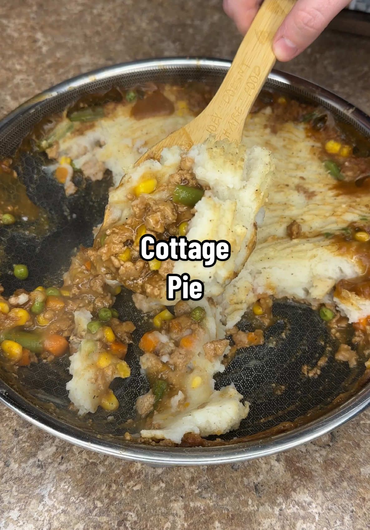 This cottage pie is so good and so easy to make! #EasyRecipe #dinner #DinnerIdeas #simplerecipe #cooking #cookingathome #comfortfood 