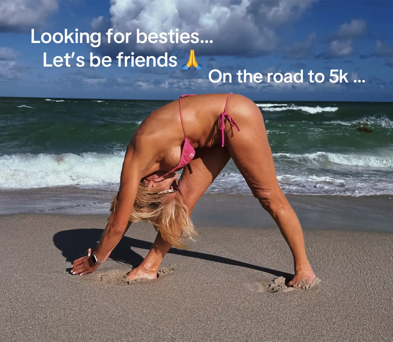 I love doing yoga on the beach. Yoga is so good for your body mind and soul. It stretches and strengthen and calms your mind as well. Give it a try. Have a wonderful weekend. Namaste 🙏 #OceanZen #MindfulMoments #YogaLife #Tranquility #SeaBreeze #NatureMeditation #WellnessJourney #CamelPose #Backbend #SunsetVibes #Ustrasana 