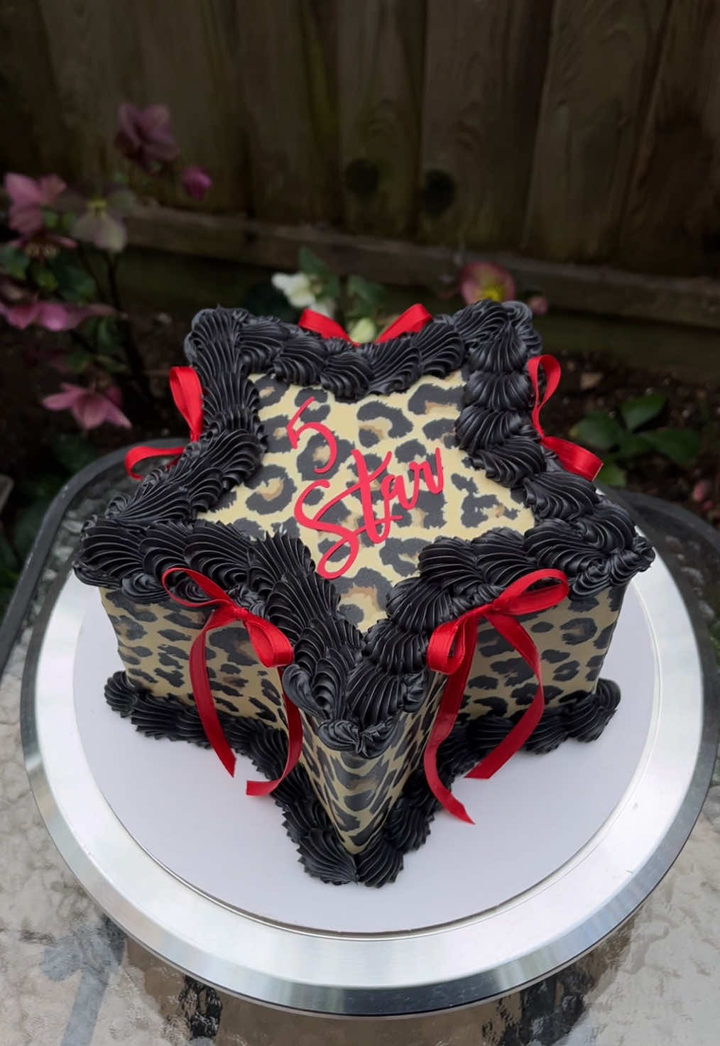 🐆🖤 #starcake #bayareacakes #bayareabaker #5star #leopard #cakedecorating #birthdaycake #caketok #leopardprint 