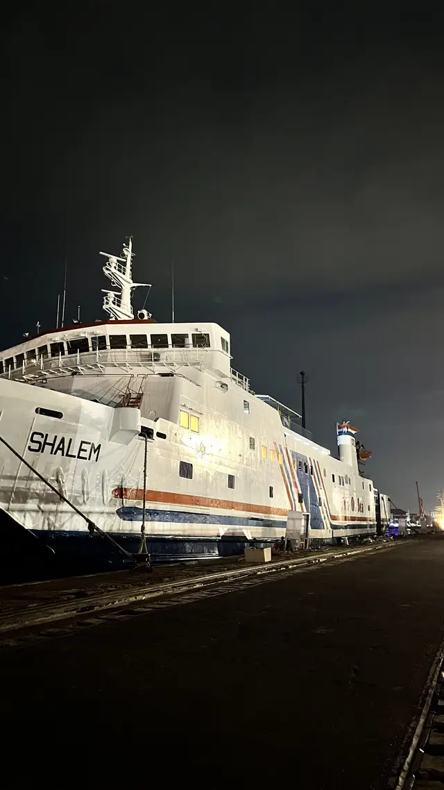 In The Night🌑🌑#kmpshalem #ptpalindonesia #docking #shipyard #fyp #foryoupageofficiall #fouryou #abcxyz #fypage #fypp 