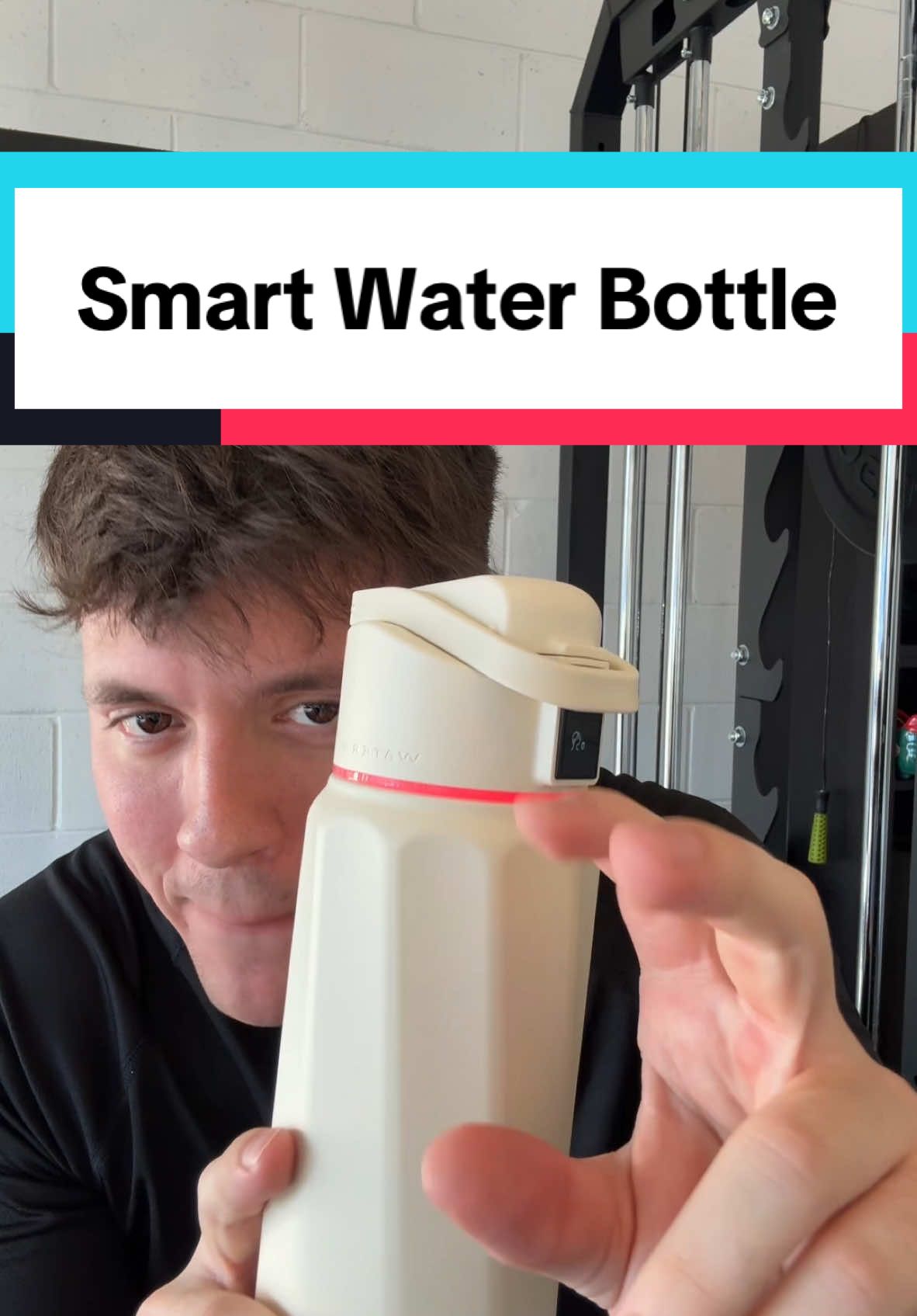 It’s so easy to forget to drink water throughout your day but this bottle straight up doesn’t let you forget #drinkwater #hydration 