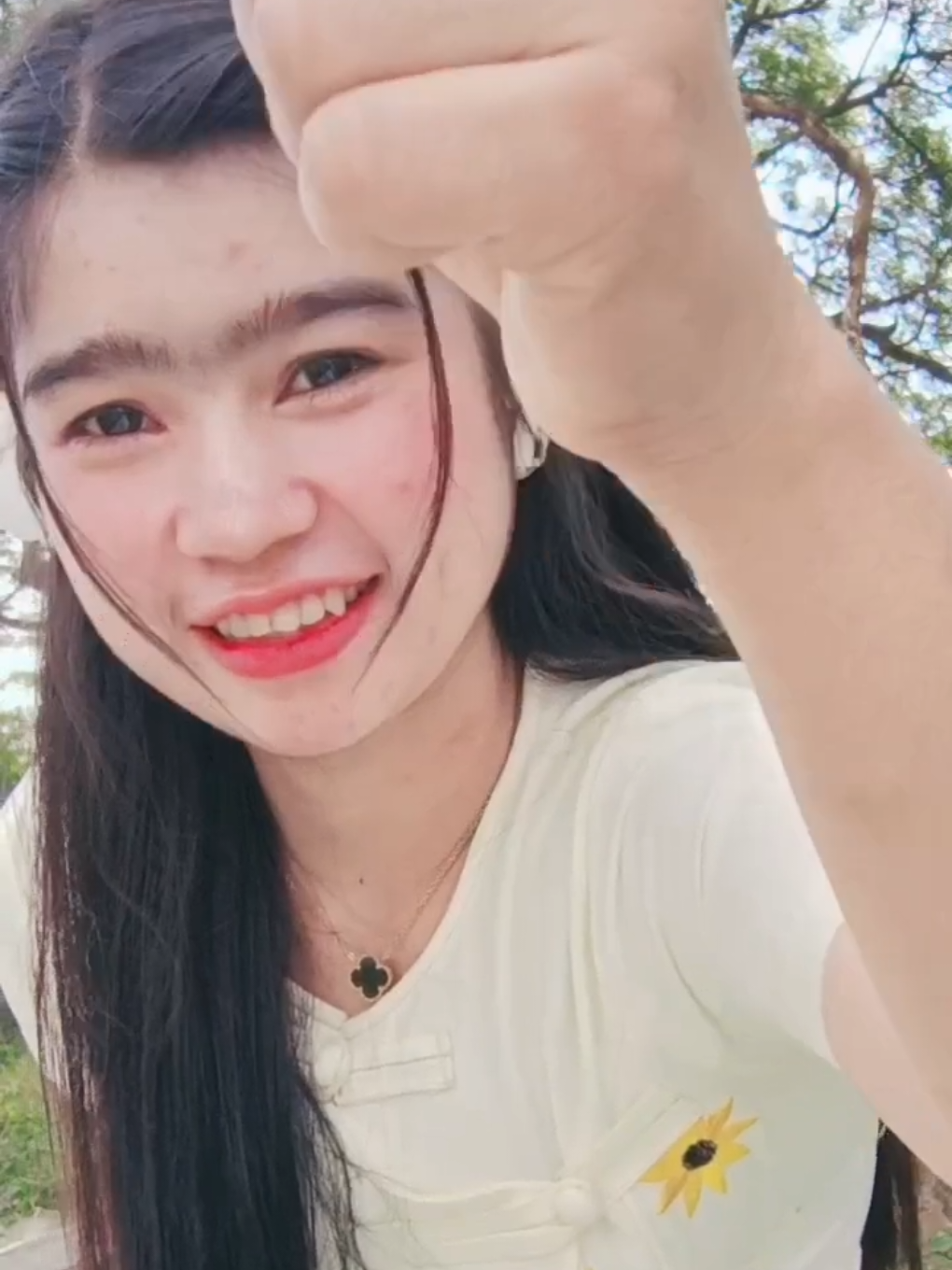 ဝတ်ခြံကြီးကအသက်😜#အမွှေပေါက်ဆေးတကယ်ပေါက်ချင်မှဝယ်သုံးပါ #fy #100kviews #foryou #fy #foryoupage #tiktokindia #ပြည်တွင်းဖြစ်ကိုအားပေးပါ🇲🇲🇲🇲 